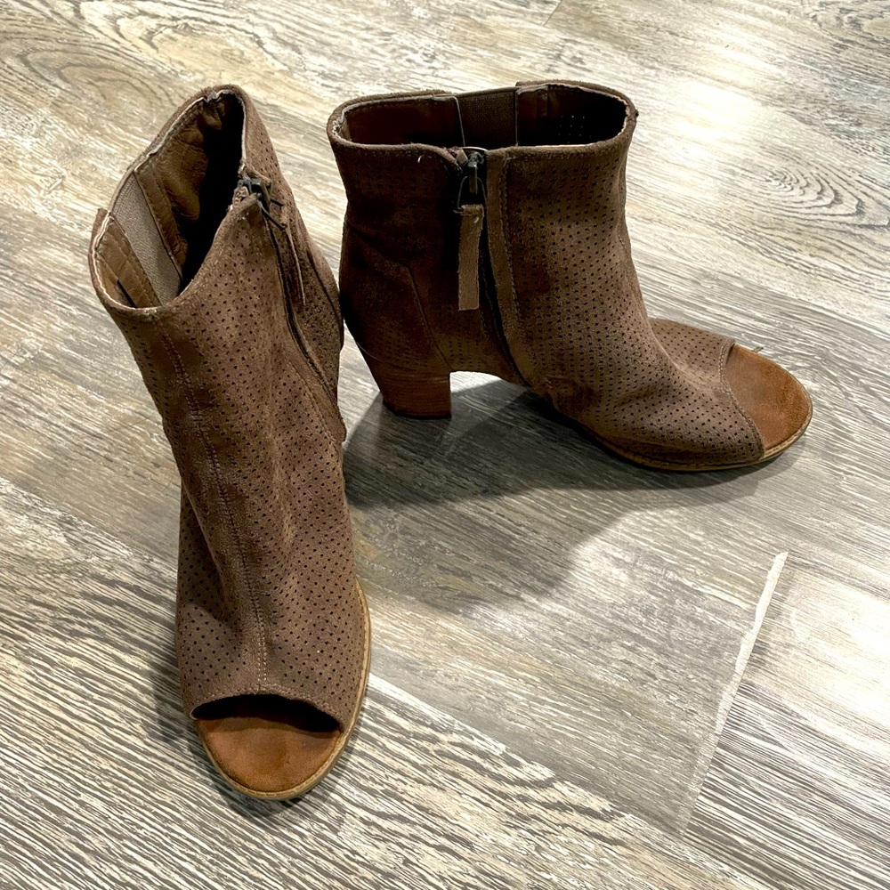 Tan/Beige heels